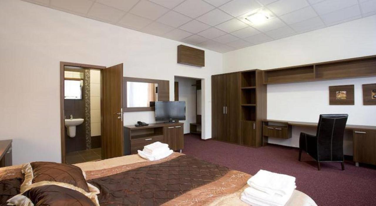 Hotel Branc, Garni Senica Exterior photo